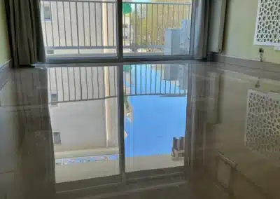 Lustrage miroir marbre Serpeggiante séjour à Juan-les-Pins