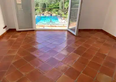 Traitement et finition satinée terre cuite avec vue piscine à Mougins